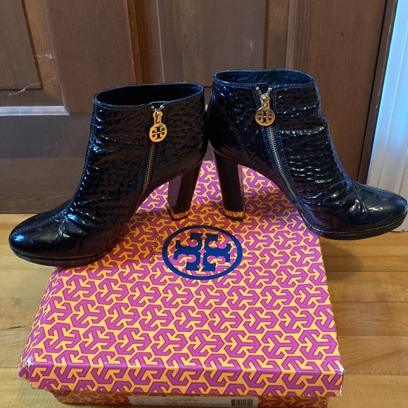 Tory Burch Leigh Black Patent Leather Croc Quilted Bootie Gold Hardware 9.5 - Picture 3 of 8